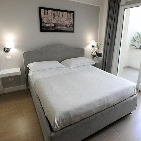 B&B La Dolce Vita Fondi Bagian luar foto
