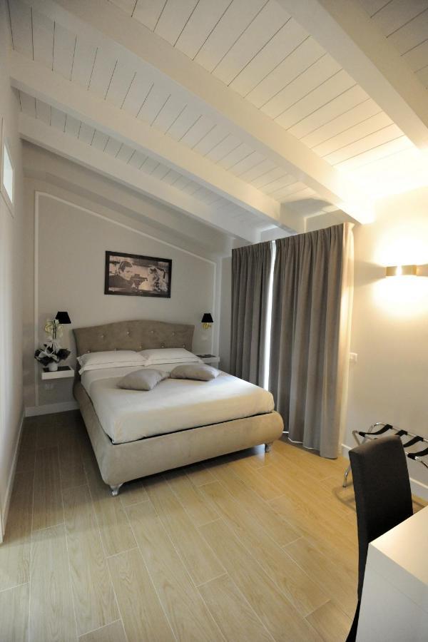B&B La Dolce Vita Fondi Bagian luar foto