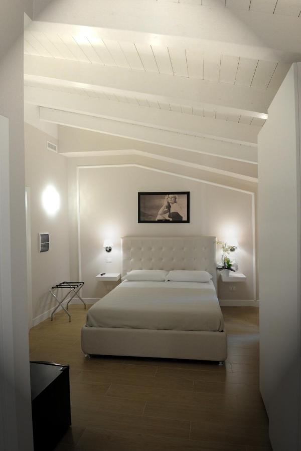 B&B La Dolce Vita Fondi Bagian luar foto