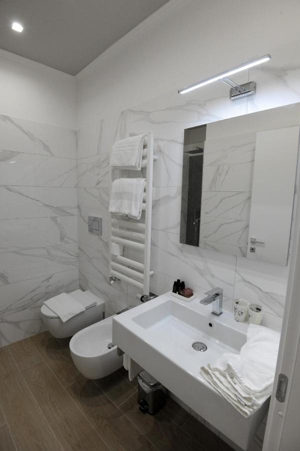 B&B La Dolce Vita Fondi Bagian luar foto