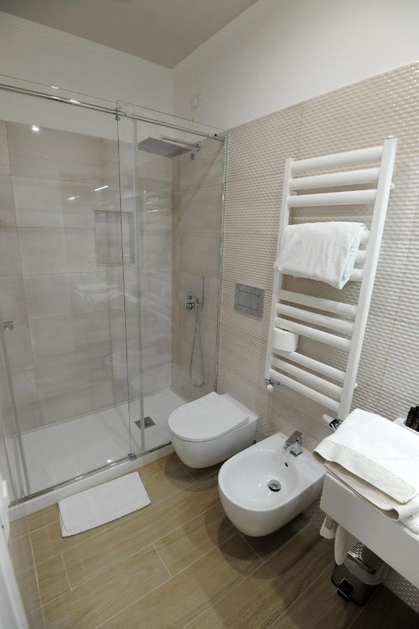 B&B La Dolce Vita Fondi Bagian luar foto