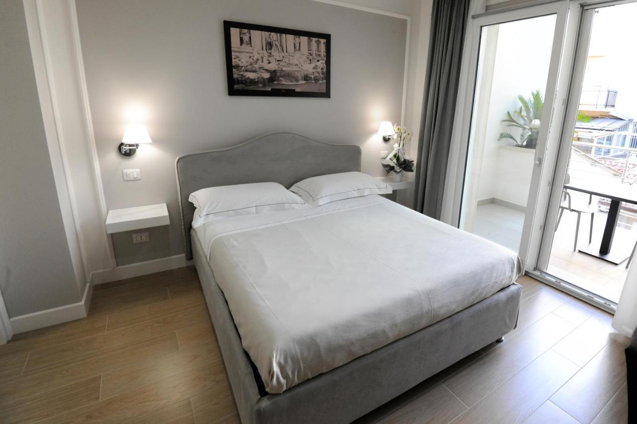 B&B La Dolce Vita Fondi Bagian luar foto