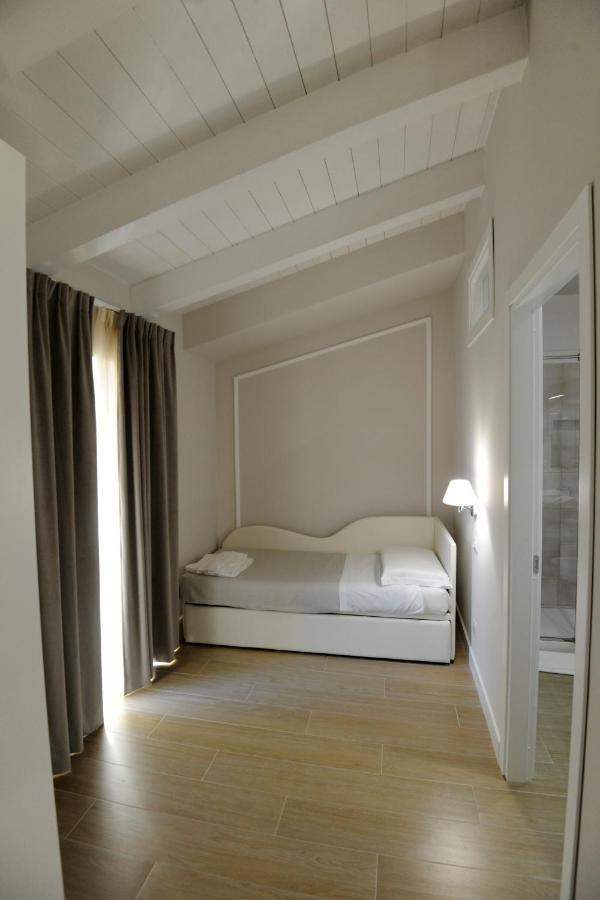 B&B La Dolce Vita Fondi Bagian luar foto