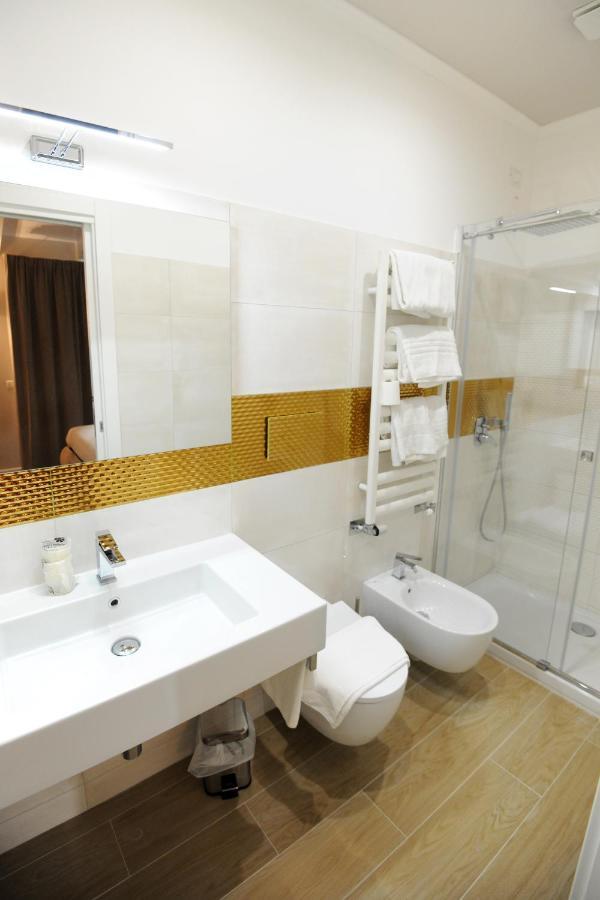 B&B La Dolce Vita Fondi Bagian luar foto
